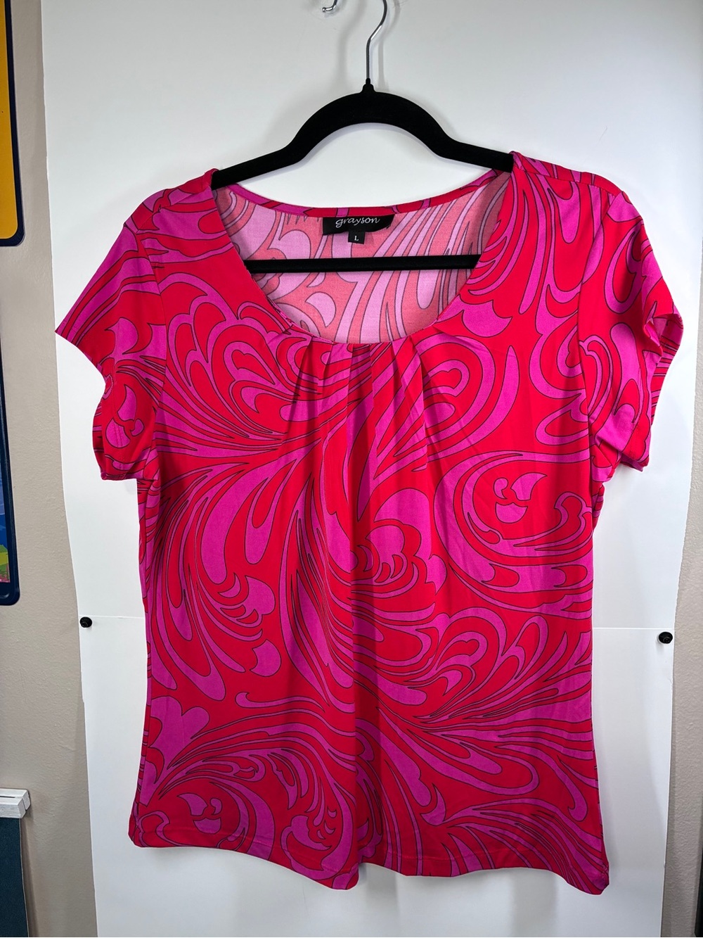 Grayson Women's Large Pink Red Abstract Swirl Print Stretch Top